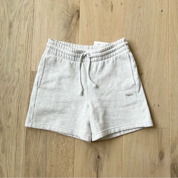 NEW Aritzia TNA Sweatshorts - Picture 3 of 8